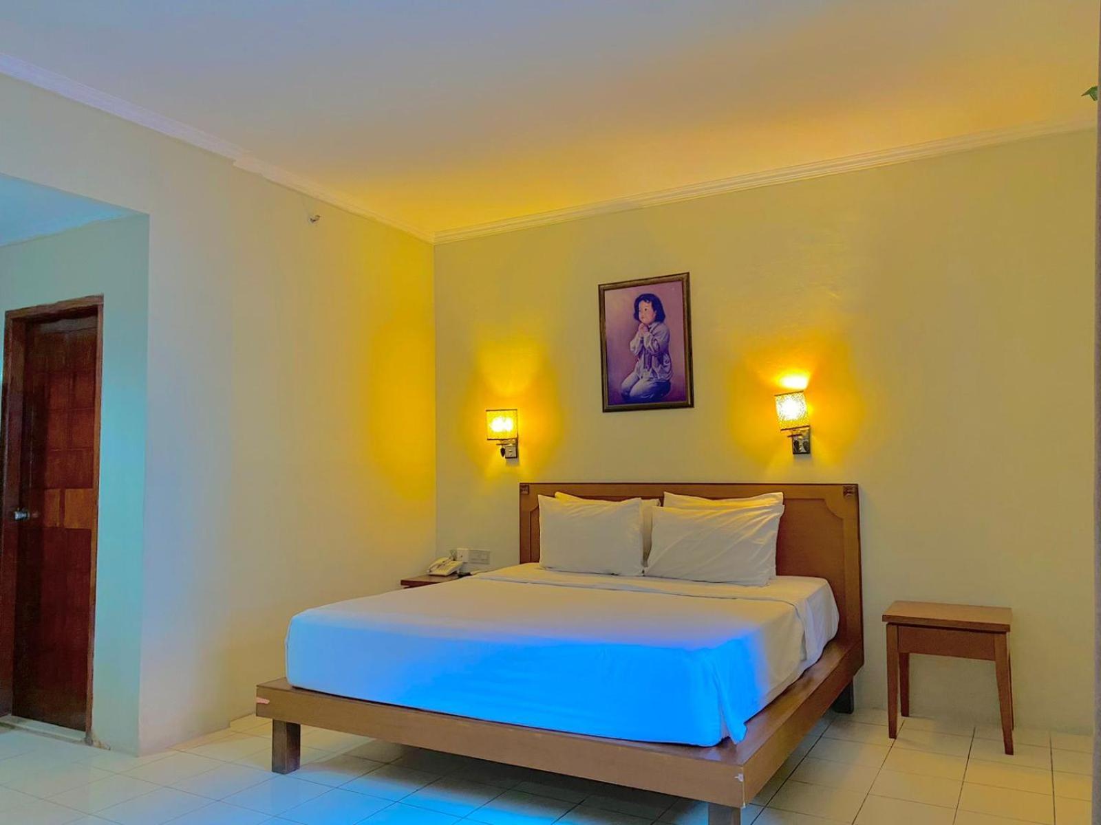 Pia Hotel Cirebon Exterior foto